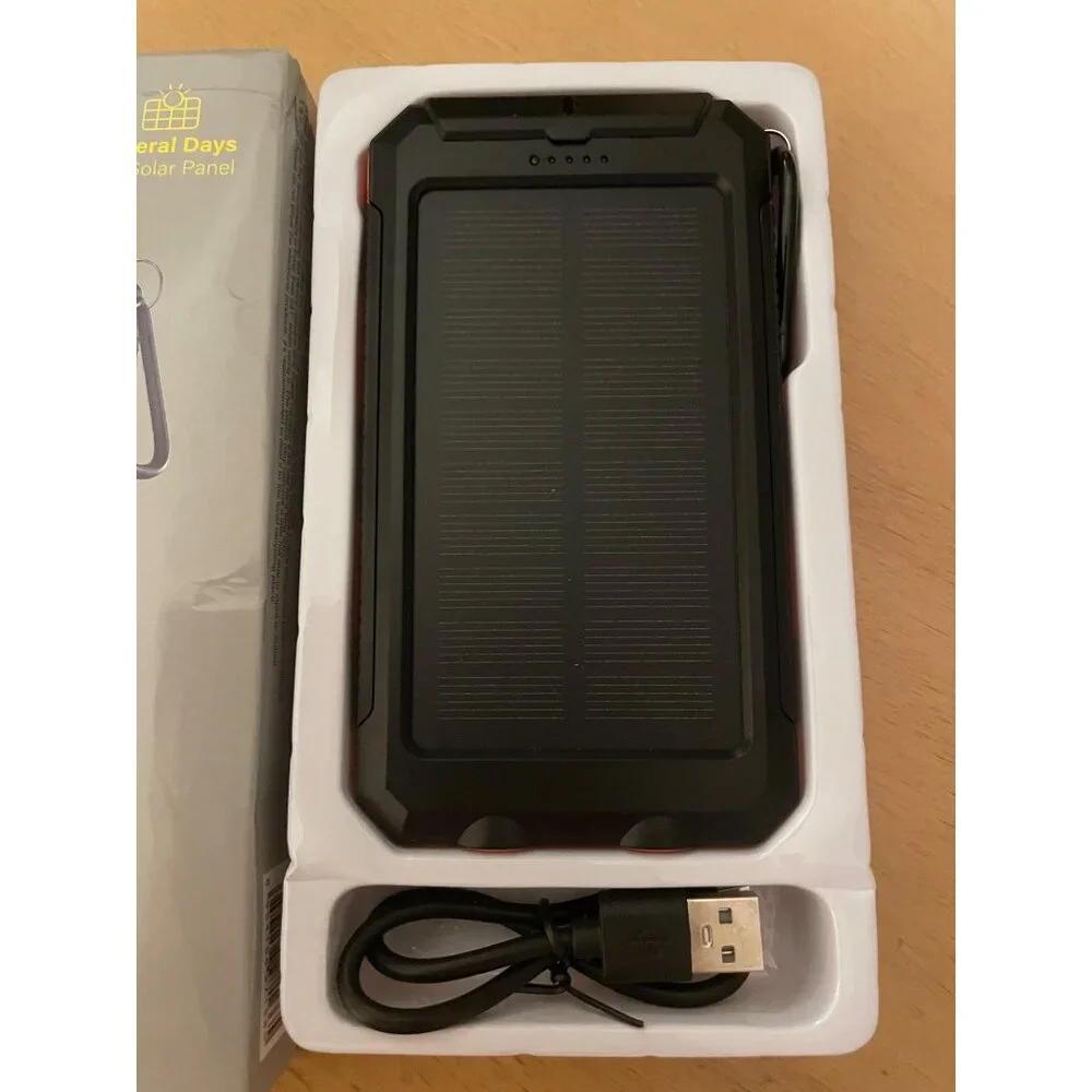 New Safe Speed Outdoor Protection Solar Power Bank with Ultra Bright Flashlight
